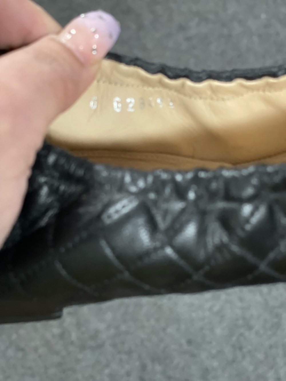 CHANEL Black authentic leather Flats with Hot Pink Camellia Appliqué - Picture 3 of 11